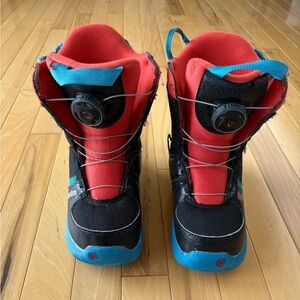 Kids Burton Grom Snowboarding Boots (Size 1K)